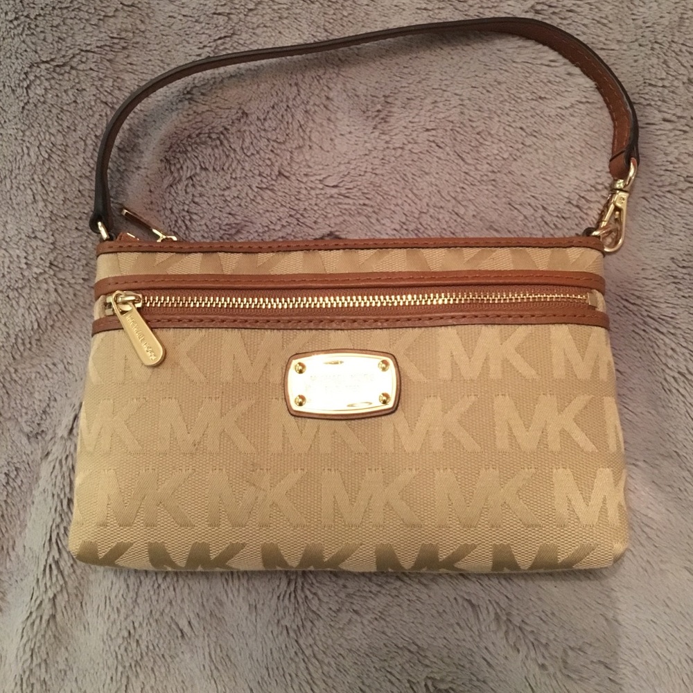 Michael Kors wristlet wallet/purse